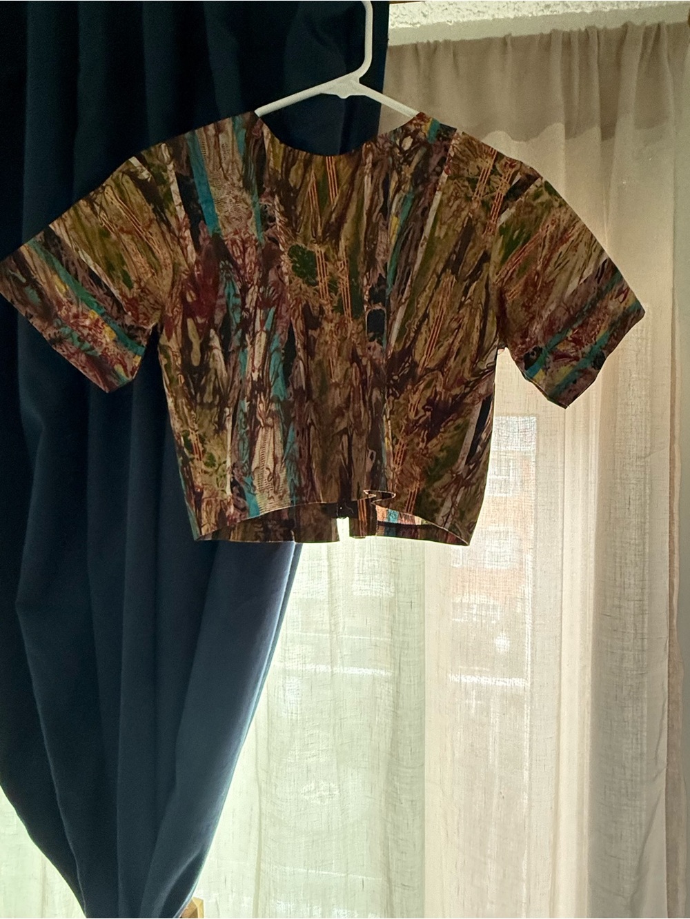 Abstract Marble-Print Cropped Top in Earth Tones